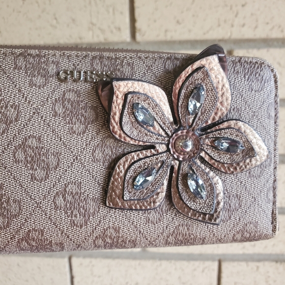 GUESS "Sibyl" Large Zip Around Wallet - Picture 5 of 9